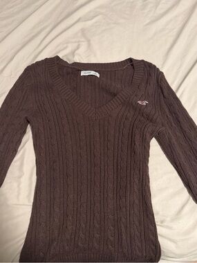 Hollister Women's Dark Brown Cable V-Neck Sweater